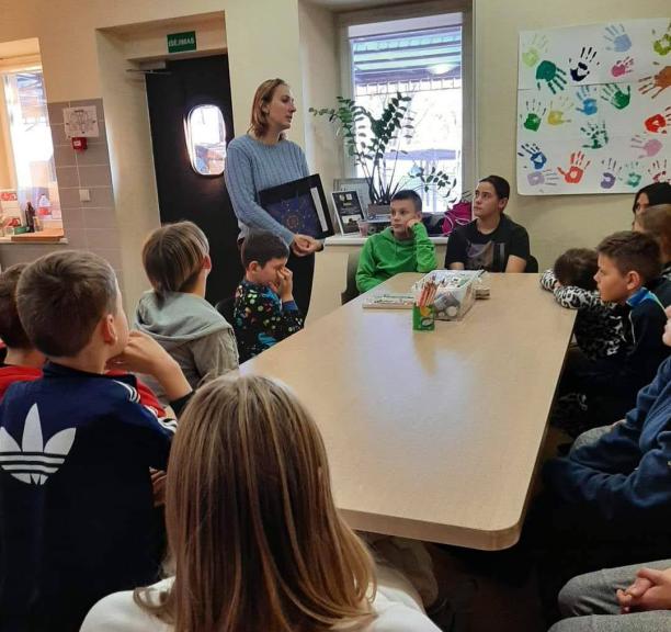 Dovanos ir seni geri romansai mūsų draugams nuo Kauno rajono bibliotekininkų