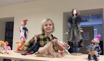 Vilkijoje eksponuojama Dalios Krasauskienės autorinių lėlių paroda