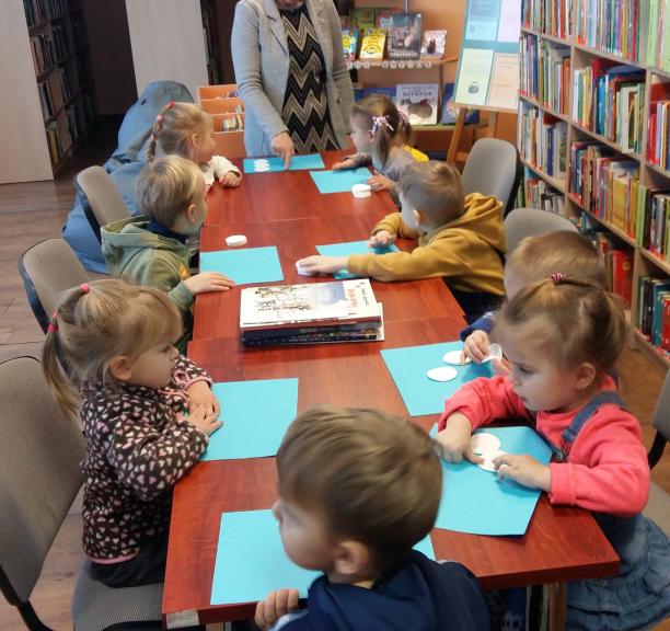 Netradiciniai besmegeniai Vandžiogalos bibliotekoje