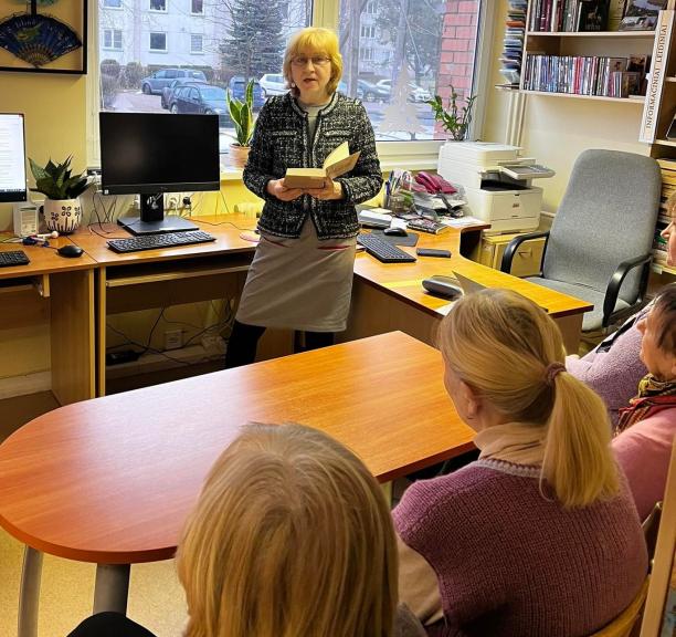 V. Mykolaičio-Putino eilės Neveronių bibliotekoje