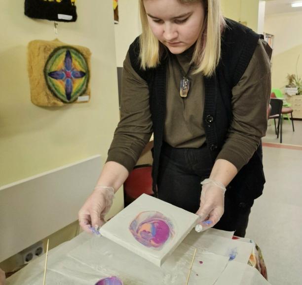 Akrilo liejimo edukacija Šlienavos bibliotekoje