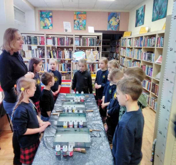 Rokų bibliotekoje – magiškas vandens tapybos pasaulis