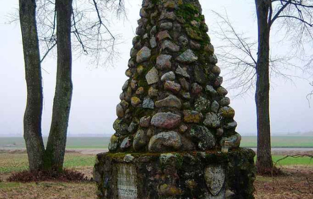 0001_pavasarininku_paminklas_vainatrakyje_3_1736493501-3be3926e77083329dc85c725df349861.jpg
